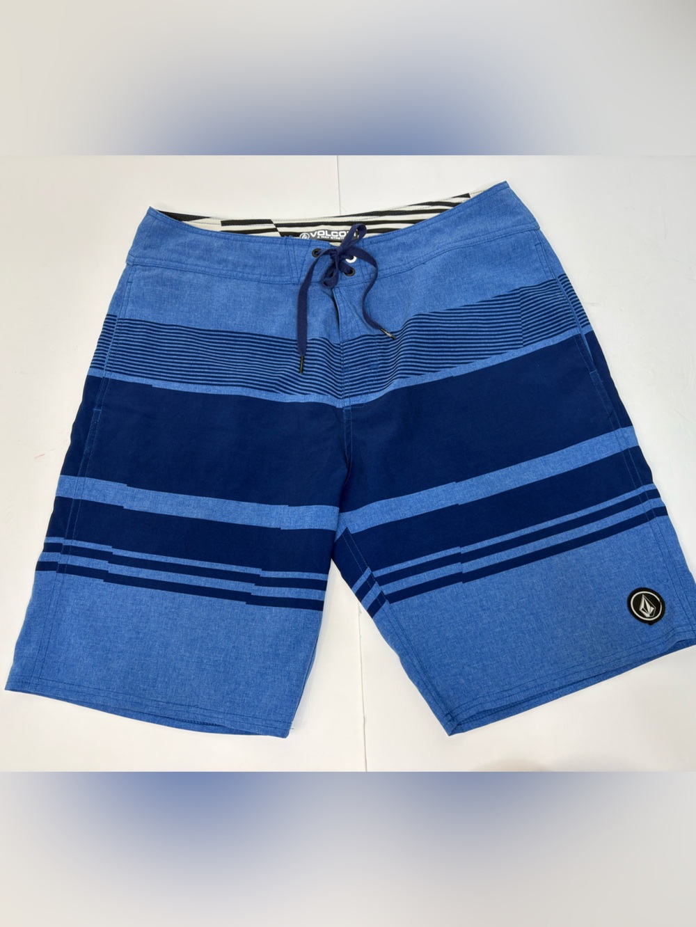 Volcom Static Division Boardshort Blue Striped Size 34 - Picture 1 of 3